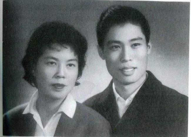 File:Zhong Nanshan and Li Shaofen in 1963.jpg