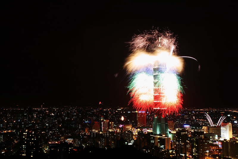 File:Fireworks from Taipei 101 tower.jpg