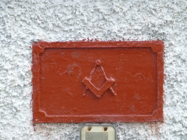 Файл:Free mason plaque, Ramelton - geograph.org.uk - 4613140.jpg