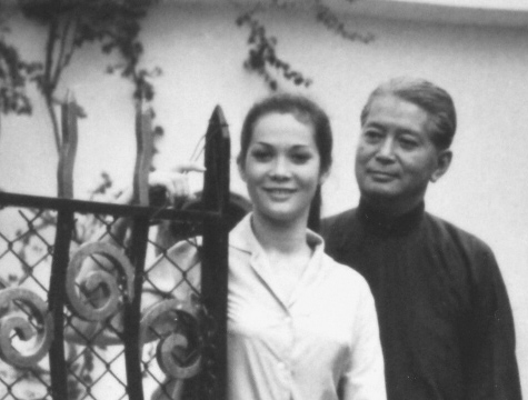 File:Nancy Kwan and her father, Kwan Wing Hong.jpg