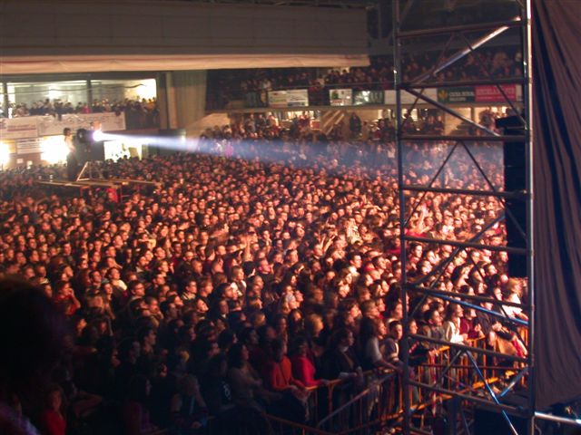 Archivo:Publico jtd last concert.JPG