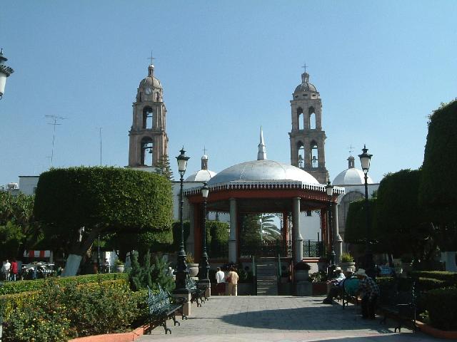 File:Irapuato Plaza Principal.jpg