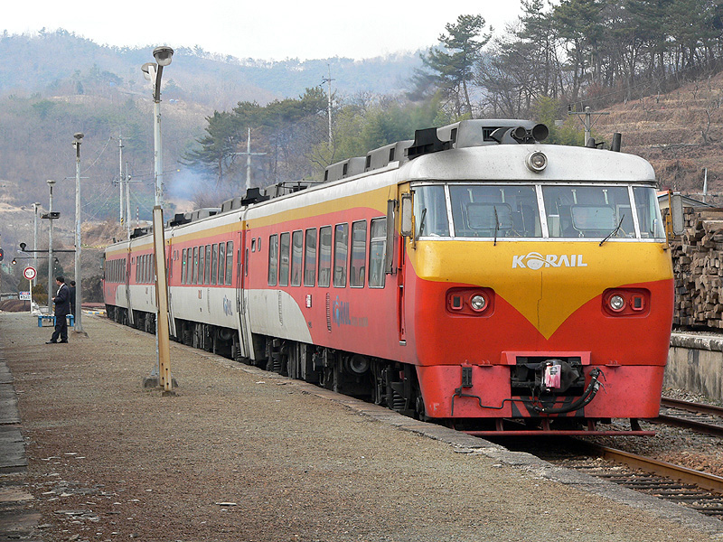 File:한국철도공사 무궁화호 디젤 동차(NDC).jpg