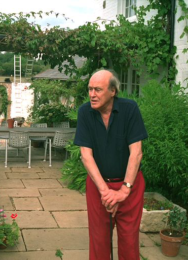 File:Roald Dahl September 1990.png