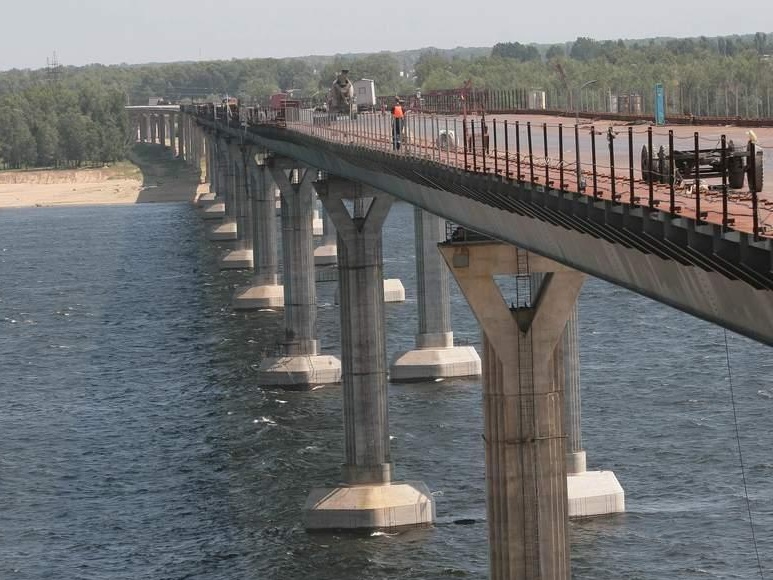 Файл:Volgograd bridge construction2.jpg