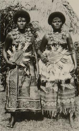 Файл:Fijian women ceremonial.jpg