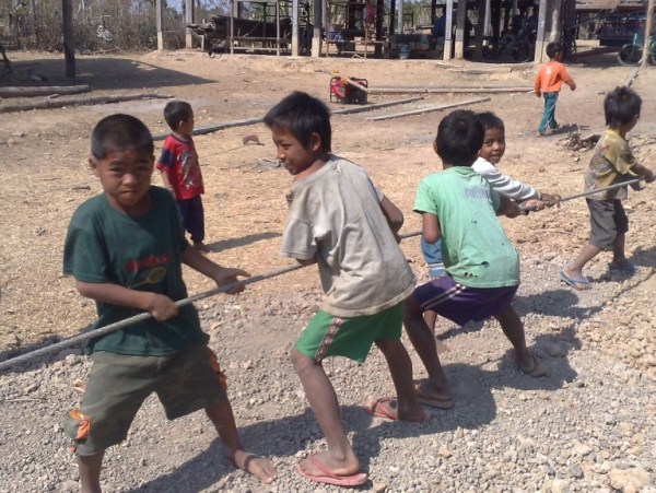 File:Toni Ruettimann 17 Laos - bambini.jpg