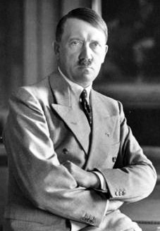 Archivo:Adolf Hitler Berghof-1936.jpg