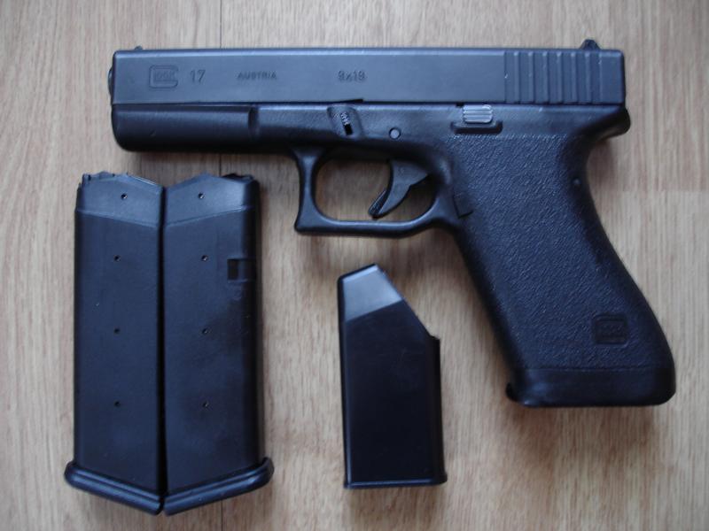 Archivo:Glock 17 9mmPara 001.jpg