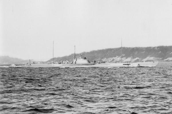 File:Japanese submarine I-164 in 1930.jpg