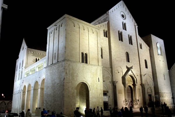 File:Bari Basilica San Nicola.jpg