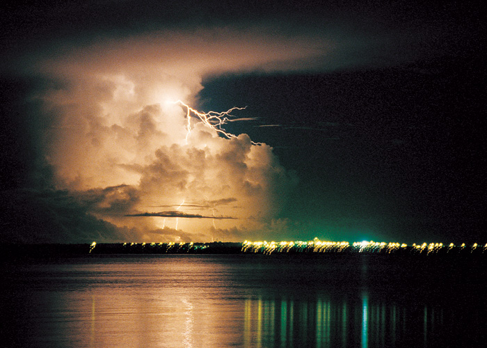 File:Darwin thunderstorm.jpg