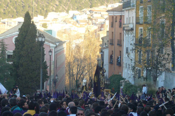 Archivo:Las Turbas en la calle Palafox.jpg