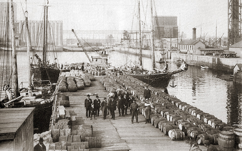 File:Quebec-wharf.jpg