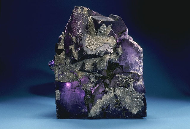 File:USDA Mineral Flourite 93c3962.jpg