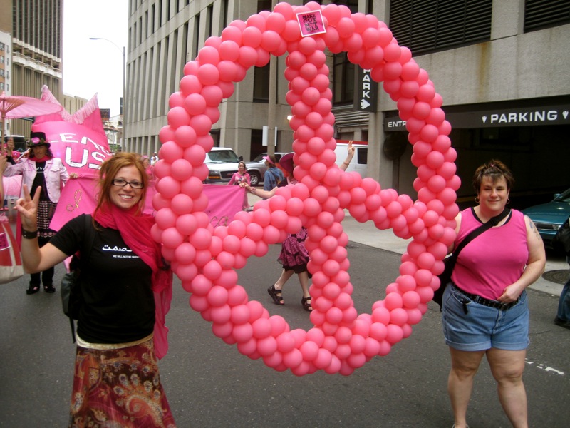 Archivo:VDAY NOLA Pink Peace Balloons.jpg