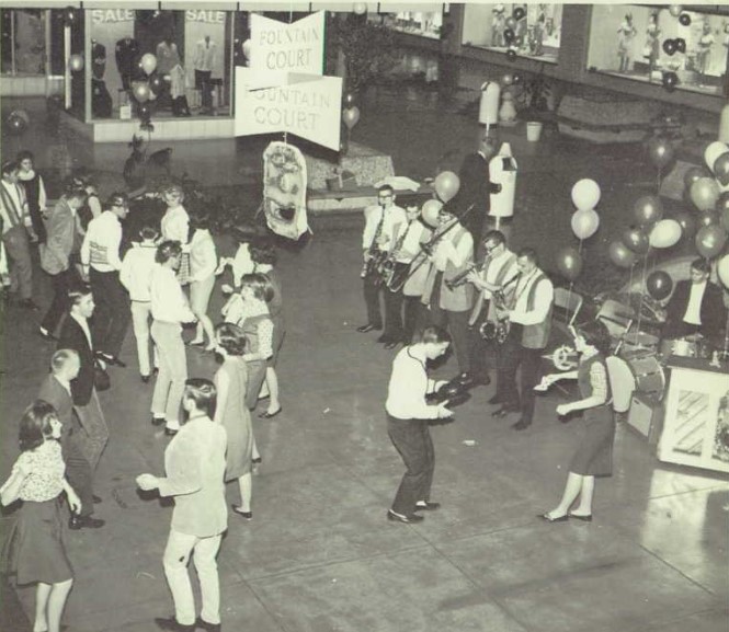 File:XAVIER SCHOOL DANCE CHRISTOWN MALL 1964.jpg