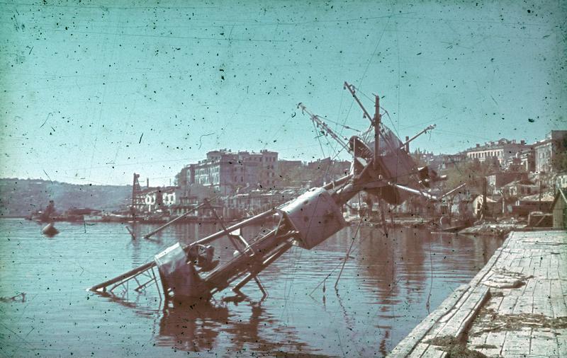 Файл:Bundesarchiv N 1603 Bild-129, Russland, Sewastopol, zerstörter Hafen.jpg