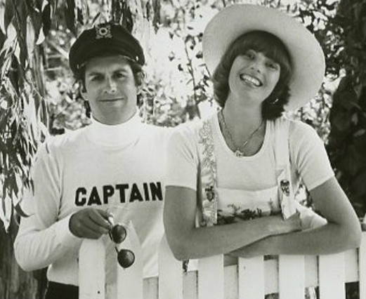 File:Captain and tennille 1976.jpg