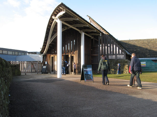 File:Curved roof - geograph.org.uk - 1731436.jpg