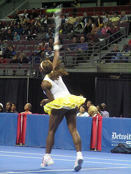 Файл:Serena serving.jpg