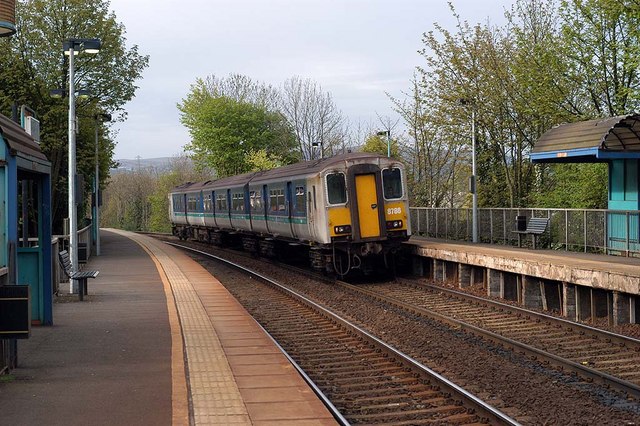 File:Hilden railway station in 2004.jpg