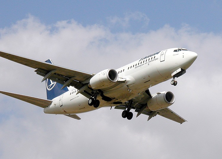 File:Tarom.b737.noreg.arp.750pix.jpg