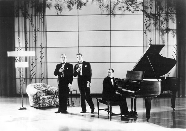 File:The Rhythm Boys in King of Jazz.jpg