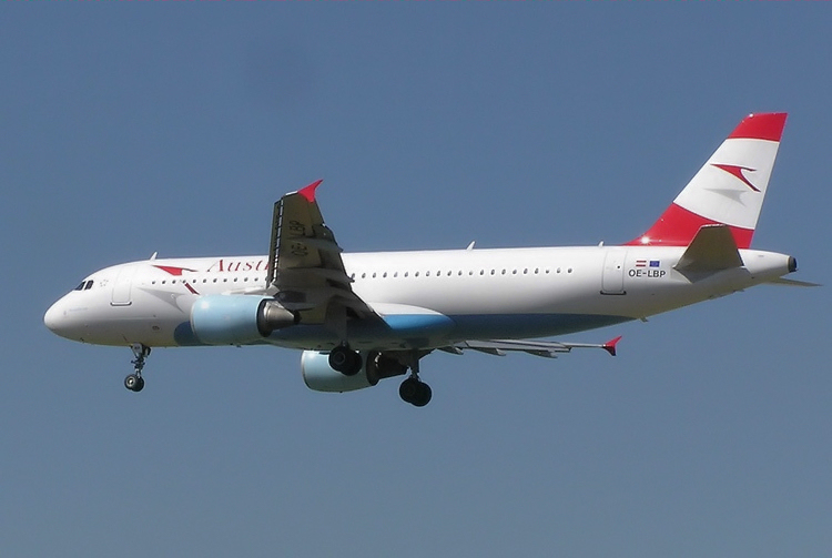 File:Austrian Airlines A320-214 (OE-LBP) approaching London Heathrow Airport.jpg