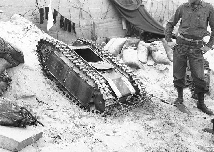 Archivo:Beetle Tank Normandy31.jpg