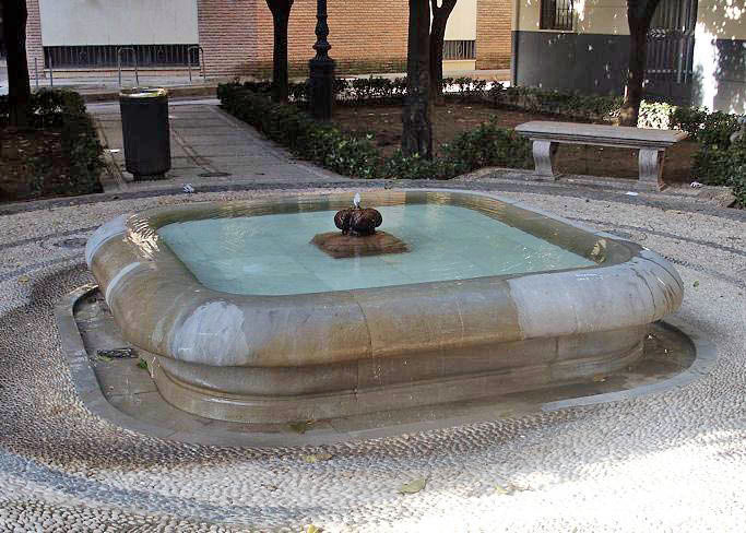 Archivo:Fuente de la Plaza de Doblas 001.jpg