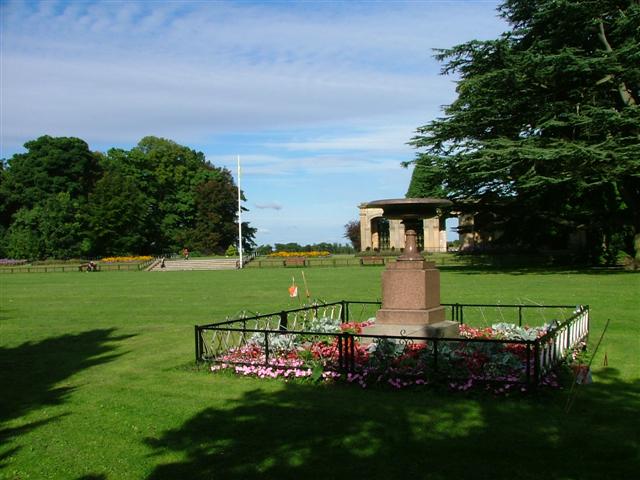 File:Granite Urn, Stewart Park - geograph.org.uk - 55051.jpg