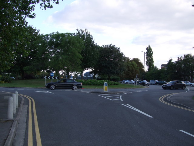 File:Huntercombe Roundabout - geograph.org.uk - 1448521.jpg