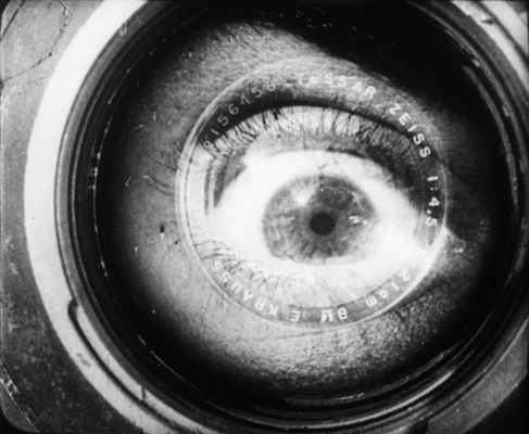 Archivo:Man with a movie camera 1929 2.png