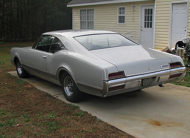 File:1967 Oldsmobile Delta 88 coupe rear.jpg