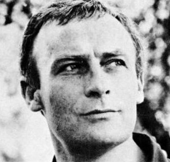 Archivo:Edward Woodward 1971.JPG