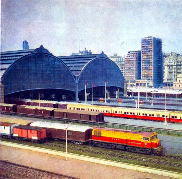 File:FA rolling stock retiro 1968.jpg