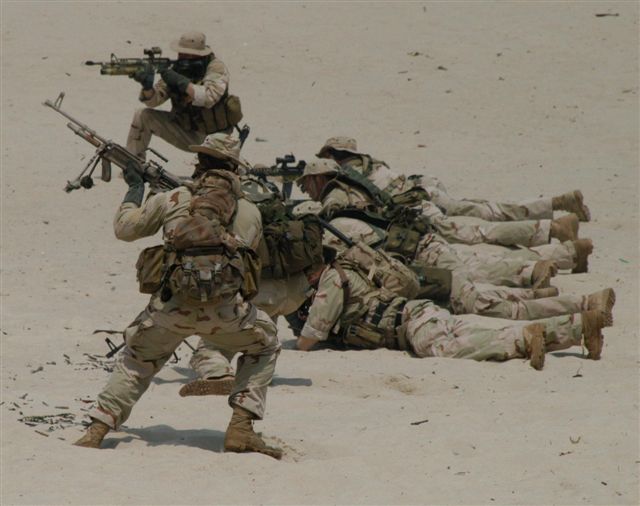 Archivo:SEAL team training.jpg