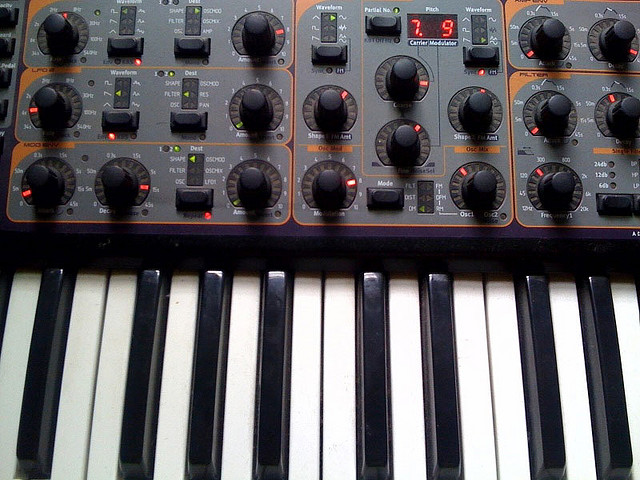 File:Clavia Nord Lead 3 knobs.jpg