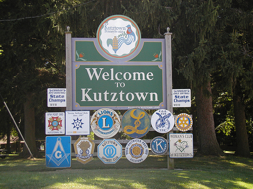 File:Kutztownpawelcomesignonmain.jpg