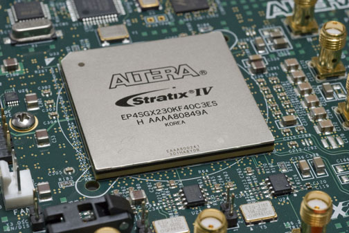 Файл:Altera StratixIVGX FPGA.jpg