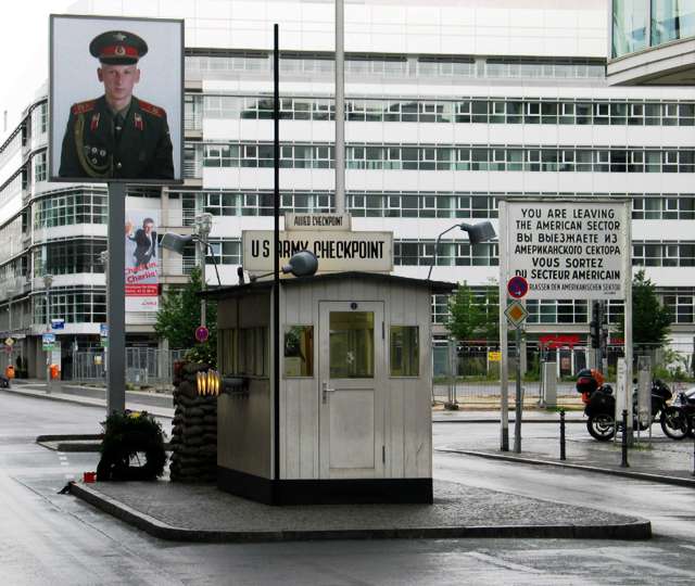 File:Checkpoint Charlie in Berlin.jpg