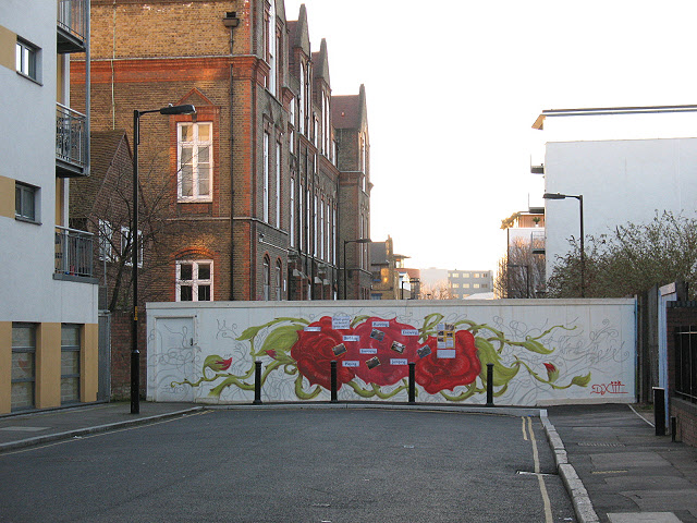 File:Lant Street barricaded - geograph.org.uk - 1750078.jpg