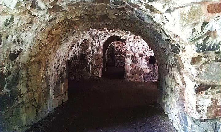 File:Suomenlinna Tunnels.jpg