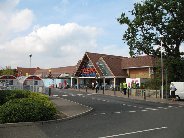 File:Tesco - Potters Bar - geograph.org.uk - 239291.jpg