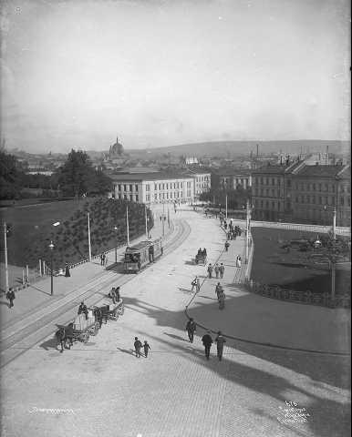 File:Tram in Drammensveien, 1902.jpg