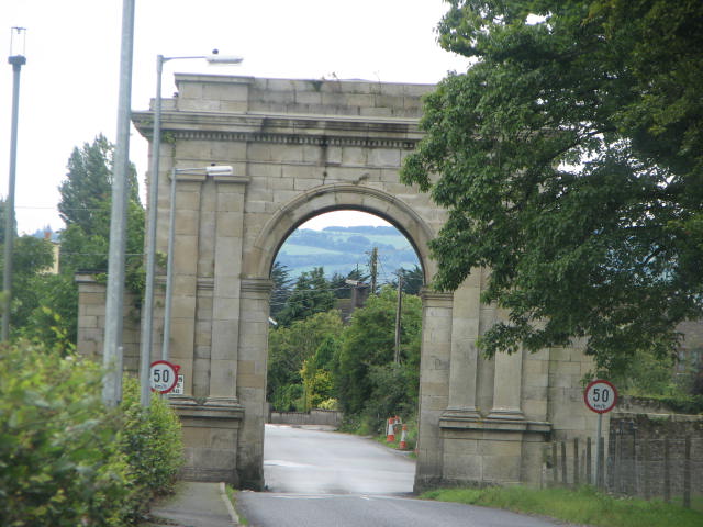 File:Arch - geograph.org.uk - 516639.jpg