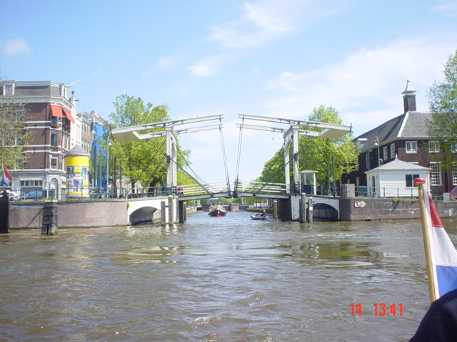 File:Drawbridgeamsterdam.JPG