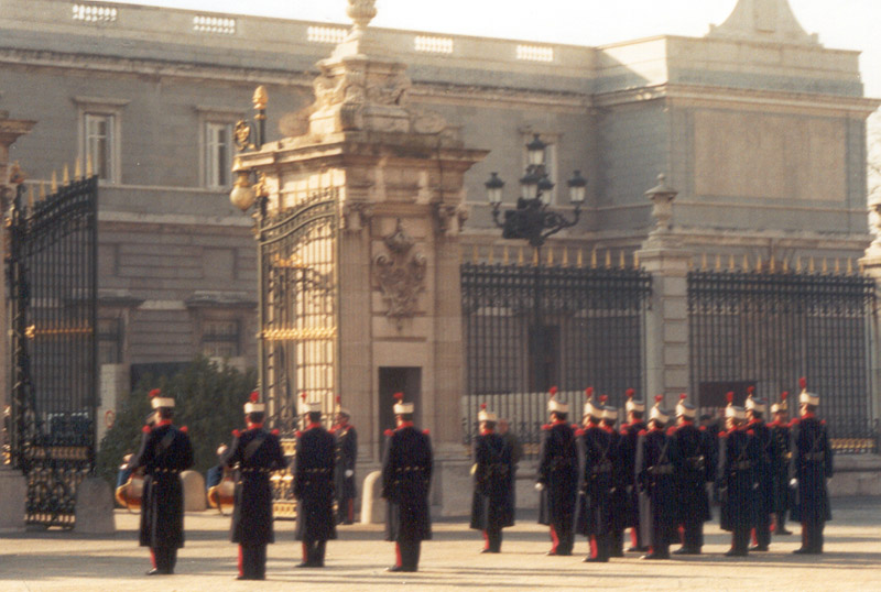 File:Guardias reales en 2001.jpg