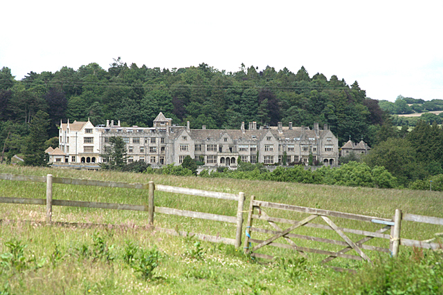 File:North Bovey - Bovey Castle.jpg